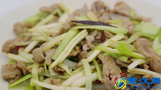 教你韭黄炒肉的家常做法，脆嫩多汁，超下饭，全家老少都爱吃