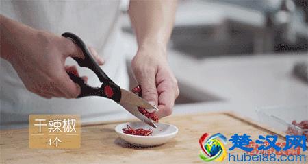 教你韭黄炒肉的家常做法，脆嫩多汁，超下饭，全家老少都爱吃