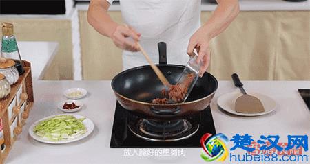 教你韭黄炒肉的家常做法，脆嫩多汁，超下饭，全家老少都爱吃