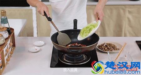 教你韭黄炒肉的家常做法，脆嫩多汁，超下饭，全家老少都爱吃