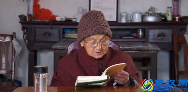 55年前的今天，査海生从操采菊身上来到人间