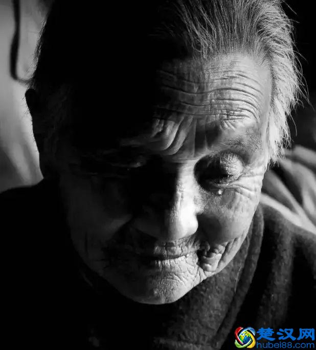 55年前的今天，査海生从操采菊身上来到人间