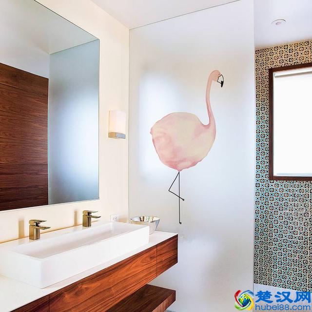 门窗几乎没人装窗帘了，又俗又丑！现在流行玻璃纸，实用还美观