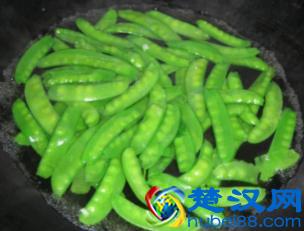 清炒荷兰豆，一道清脆爽口的素菜
