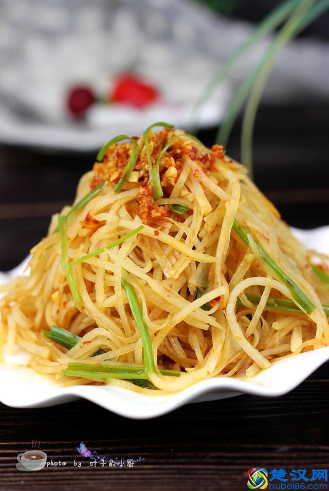 凉拌土豆丝要脆有诀窍，来看看香辣爽脆的凉拌土豆丝做法