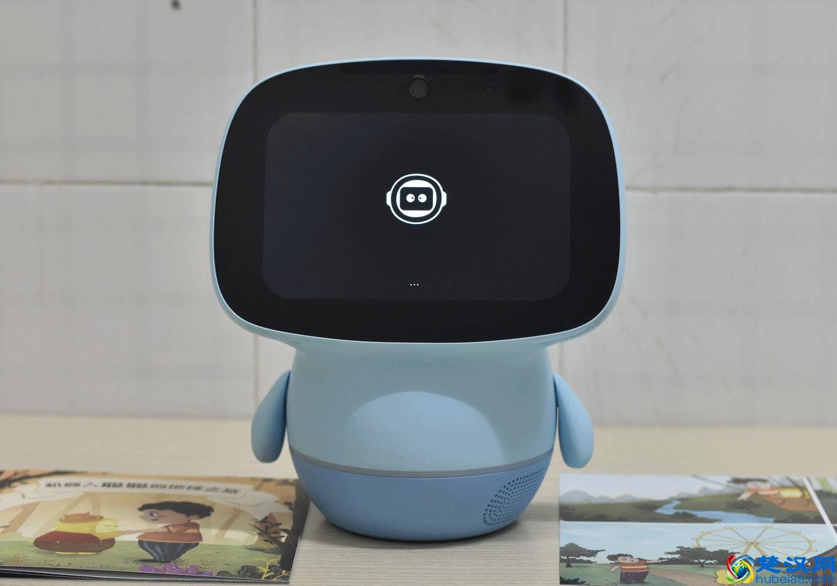 寓教于乐，孩子超喜欢！一款萌趣的聪聪AI陪伴教育机器人体验