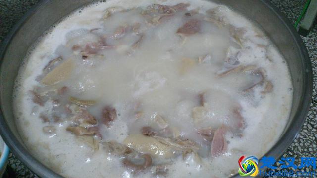 70岁老师傅羊肉汤的制作方法,羊汤不膻秘诀,5个步骤全部搞定!