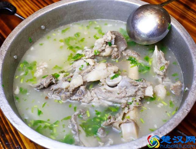 70岁老师傅羊肉汤的制作方法,羊汤不膻秘诀,5个步骤全部搞定!