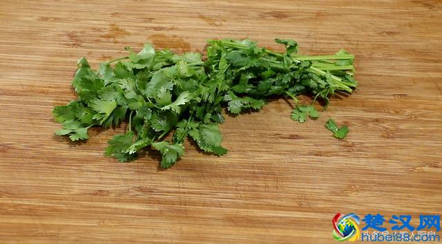 教你京酱肉丝的家常做法，肉丝嫩滑，酱香浓郁，简单摆盘更好看