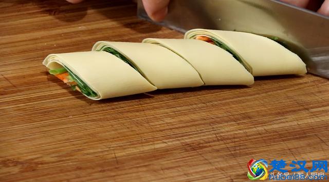 教你京酱肉丝的家常做法，肉丝嫩滑，酱香浓郁，简单摆盘更好看