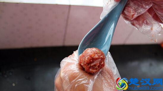 美味冬瓜羊肉丸子汤的做法，冬天喝一碗补身又暖和！