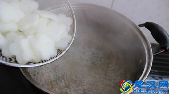 美味冬瓜羊肉丸子汤的做法，冬天喝一碗补身又暖和！