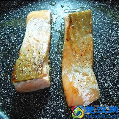 盐煎三文鱼的做法