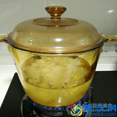 红枣莲子银耳羹的做法