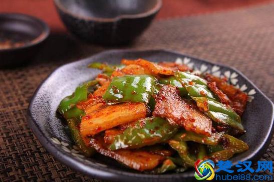 这样做的青椒回锅肉超级好吃，今天晚上就吃它了！