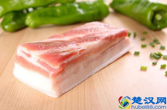 这样做的青椒回锅肉超级好吃，今天晚上就吃它了！