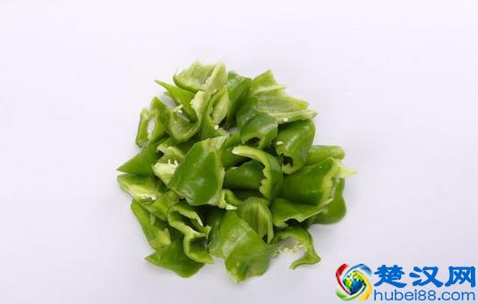 这样做的青椒回锅肉超级好吃，今天晚上就吃它了！