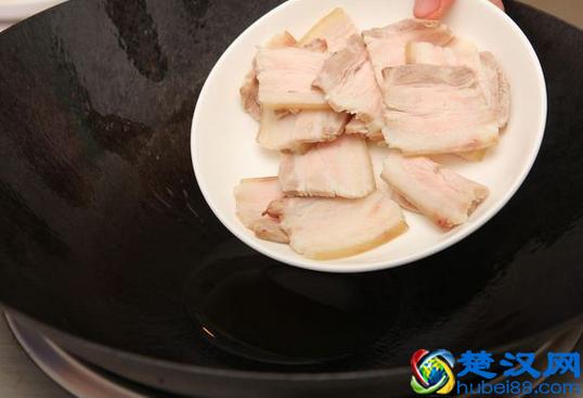 这样做的青椒回锅肉超级好吃，今天晚上就吃它了！