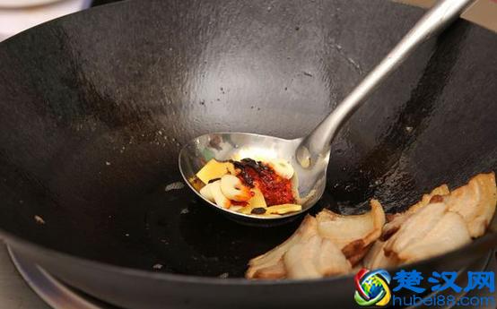 这样做的青椒回锅肉超级好吃，今天晚上就吃它了！