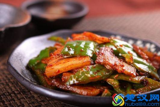 这样做的青椒回锅肉超级好吃，今天晚上就吃它了！