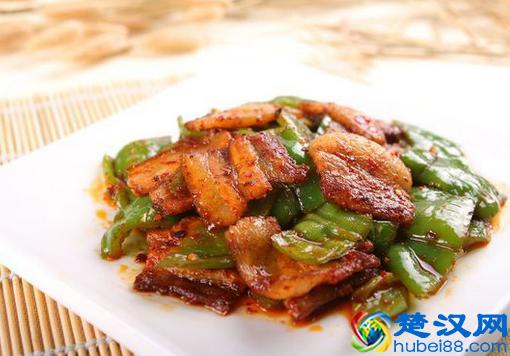 这样做的青椒回锅肉超级好吃，今天晚上就吃它了！