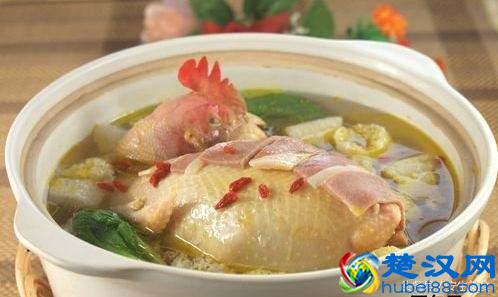 醇香的气味扑鼻而来，清炖鸡的做法