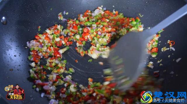 红烧鱼怎么做才能香辣可口，试试做法，普通人都能做出饭店的味道