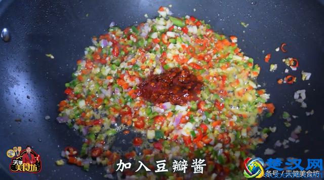 红烧鱼怎么做才能香辣可口，试试做法，普通人都能做出饭店的味道