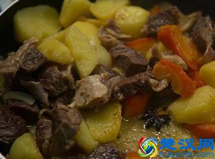 家常硬菜：土豆炖牛肉，巨好吃，详细做法分享