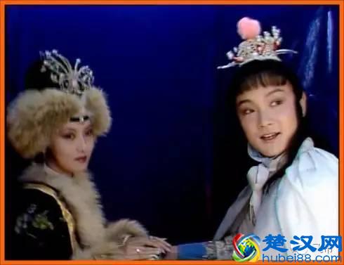 贾宝玉为何只问“爬灰”是啥,却不问“养小叔子”是啥?