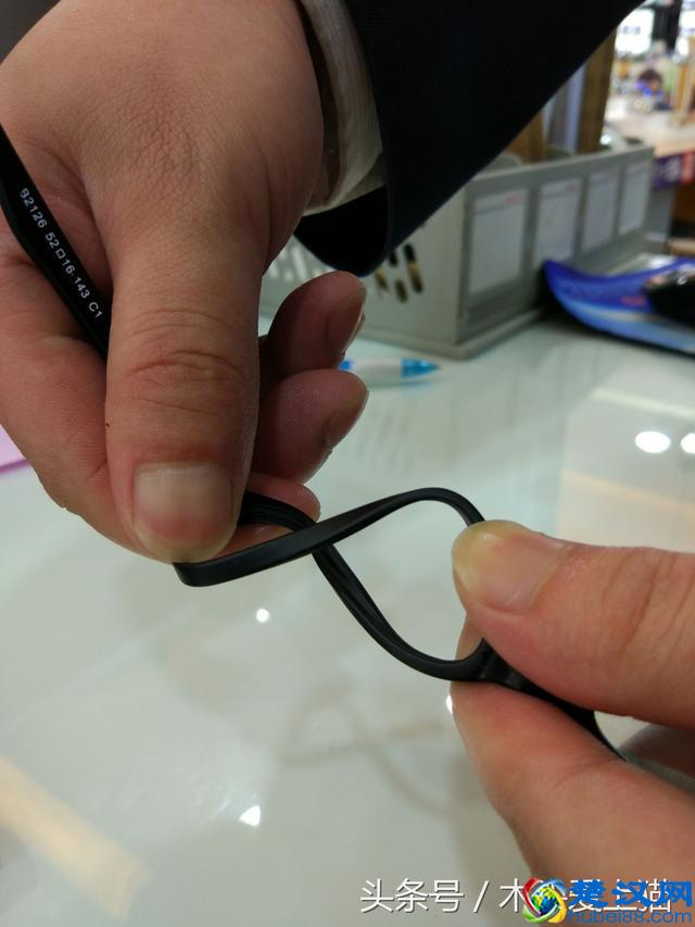 专业眼镜人告诉你眼镜框选哪种材料比较好？