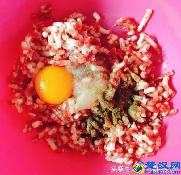 冬至日，教你10分钟包出韭菜饺子，并告诉你韭菜馅不出水的小秘密