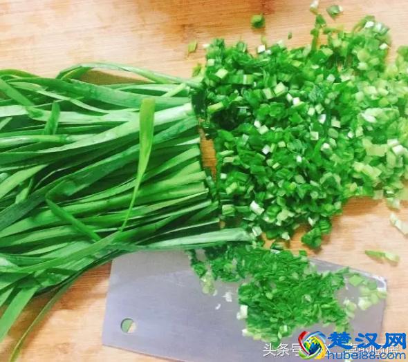 冬至日，教你10分钟包出韭菜饺子，并告诉你韭菜馅不出水的小秘密