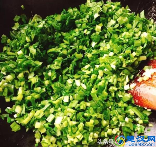 冬至日，教你10分钟包出韭菜饺子，并告诉你韭菜馅不出水的小秘密