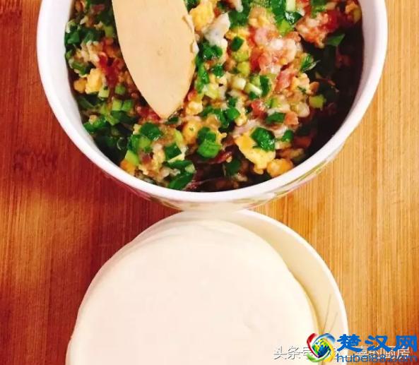 冬至日，教你10分钟包出韭菜饺子，并告诉你韭菜馅不出水的小秘密
