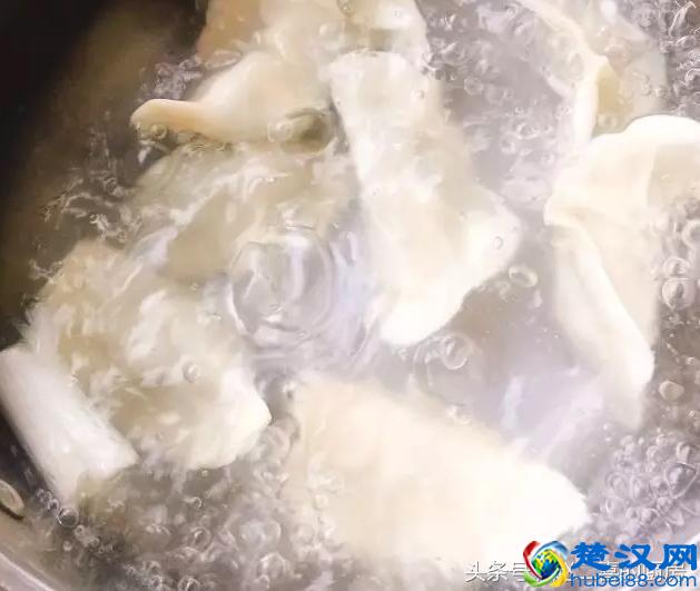 冬至日，教你10分钟包出韭菜饺子，并告诉你韭菜馅不出水的小秘密
