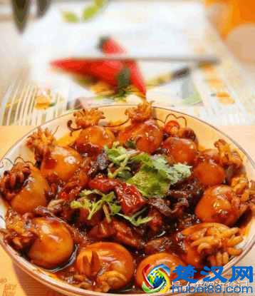 酱爆墨鱼仔这样做，看着都已经流口水了