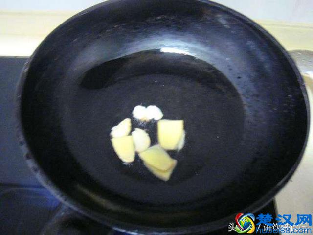 酱爆墨鱼仔这样做，看着都已经流口水了