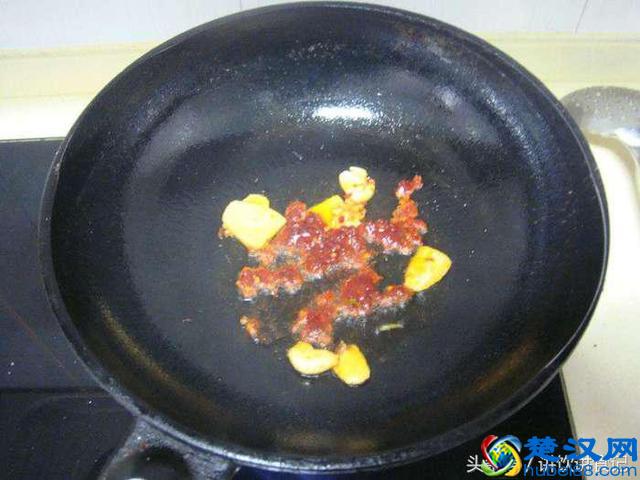 酱爆墨鱼仔这样做，看着都已经流口水了