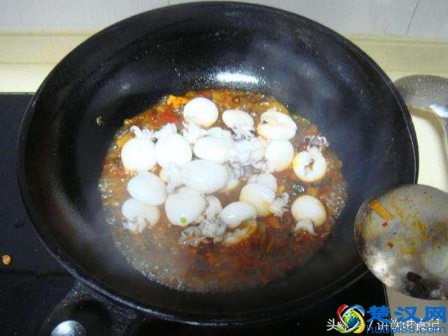 酱爆墨鱼仔这样做，看着都已经流口水了