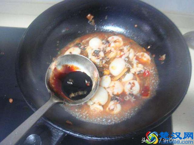 酱爆墨鱼仔这样做，看着都已经流口水了