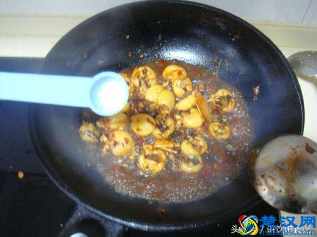 酱爆墨鱼仔这样做，看着都已经流口水了