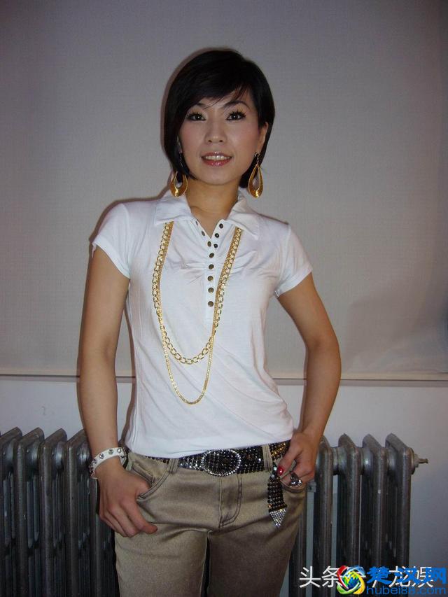 阿桑的童年很苦难，大龄出道的她却歌红人不红，34岁患癌去世！