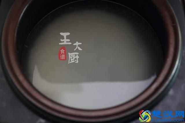 皮蛋瘦肉粥最正宗的做法，鲜咸美味，营养丰富，一家人都喜欢