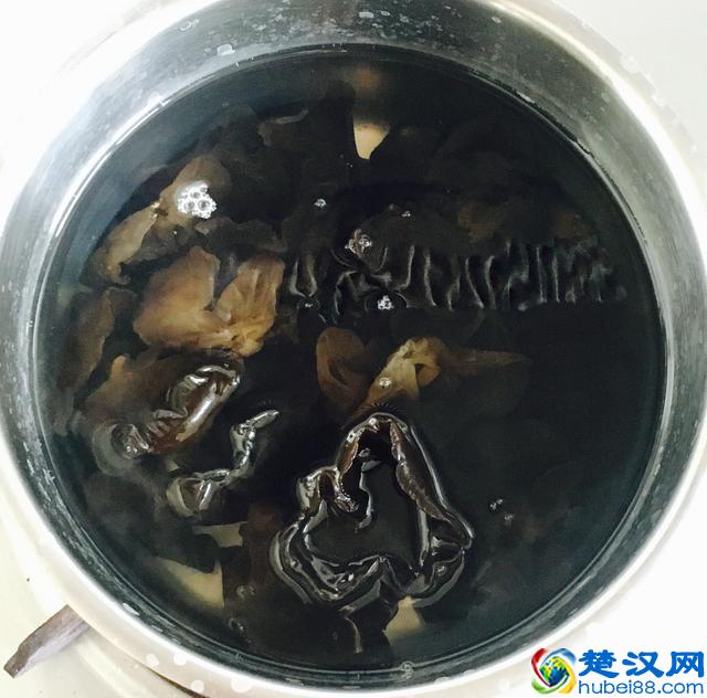 木耳怎样做清脆爽口？凉拌木耳的家常做法