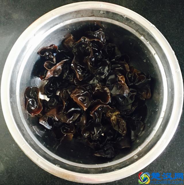 木耳怎样做清脆爽口？凉拌木耳的家常做法