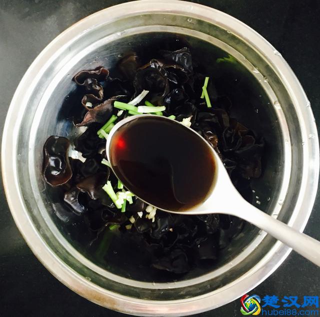木耳怎样做清脆爽口？凉拌木耳的家常做法