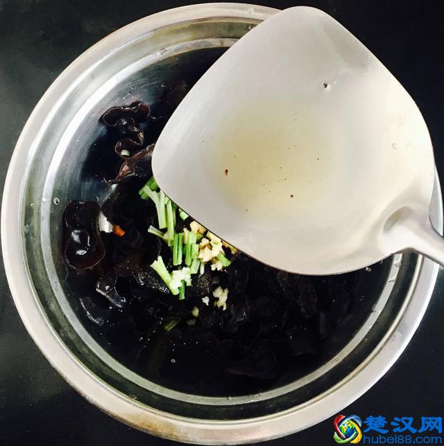 木耳怎样做清脆爽口？凉拌木耳的家常做法