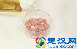 厨师长教你如何做茭白炒肉，茭白鲜嫩，口感清脆，关键是好吃不贵