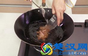 厨师长教你如何做茭白炒肉，茭白鲜嫩，口感清脆，关键是好吃不贵